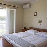 And By The Sea Palit - Rab - 24303 Penzion 4*
